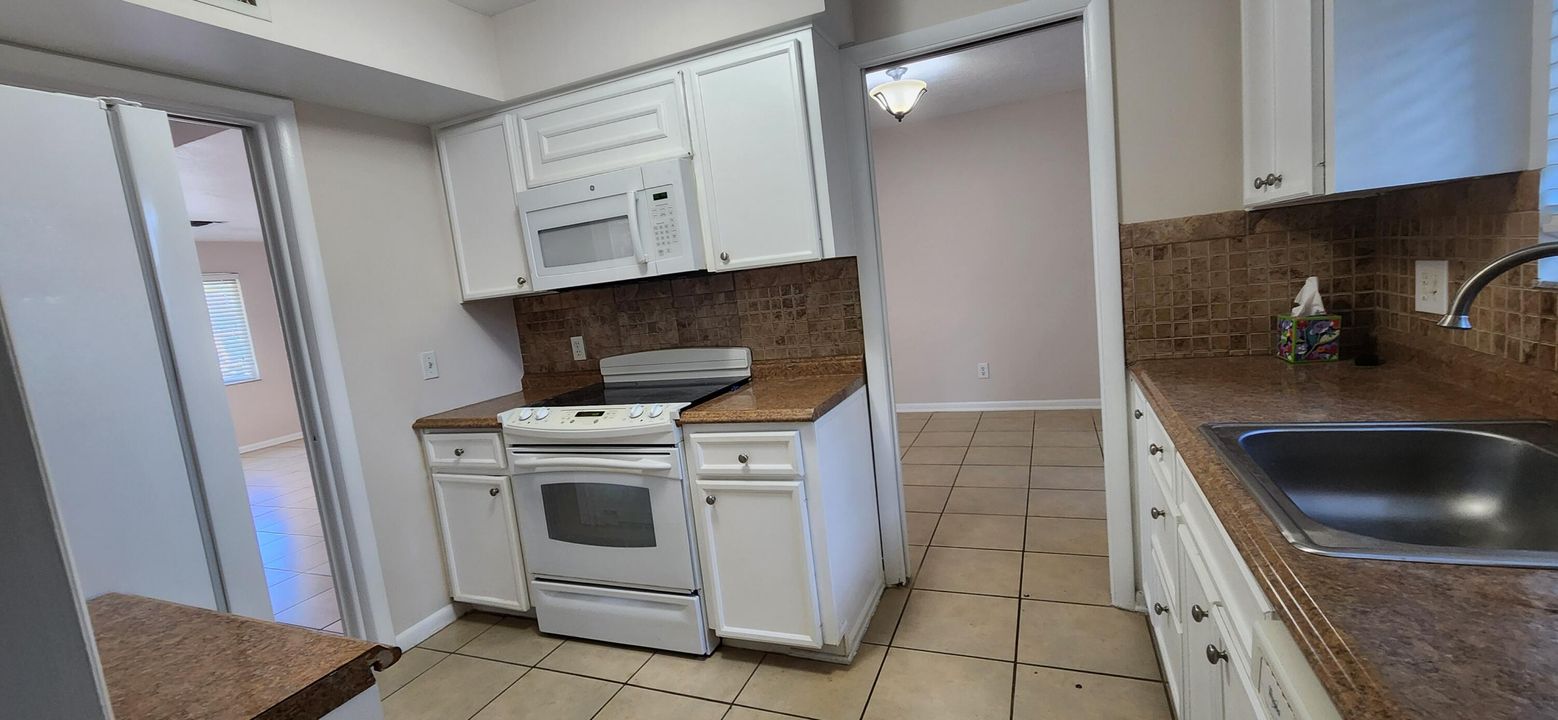 For Rent: $2,500 (3 beds, 2 baths, 1688 Square Feet)