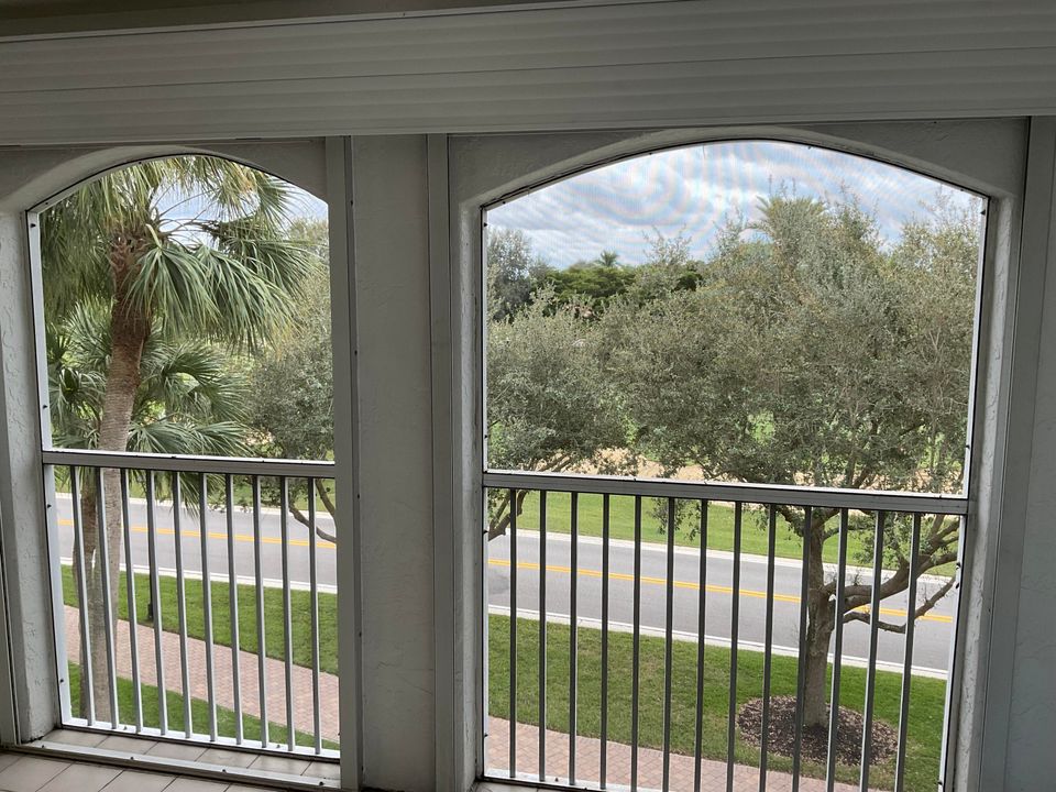 For Sale: $595,000 (3 beds, 2 baths, 1925 Square Feet)