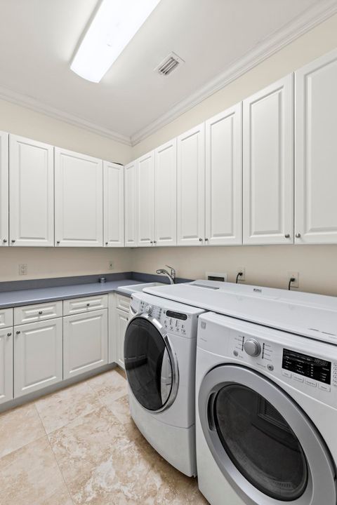 For Sale: $5,950,000 (5 beds, 5 baths, 5006 Square Feet)