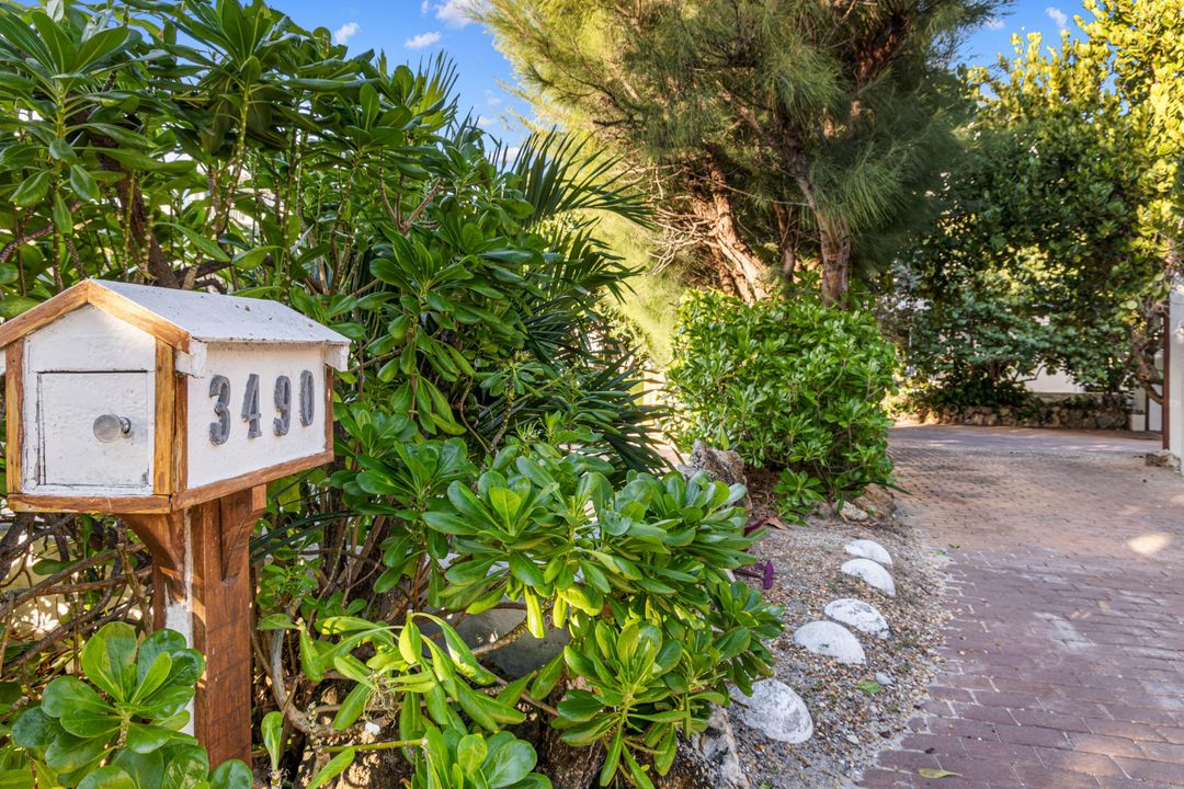 For Rent: $15,900 (3 beds, 3 baths, 2820 Square Feet)