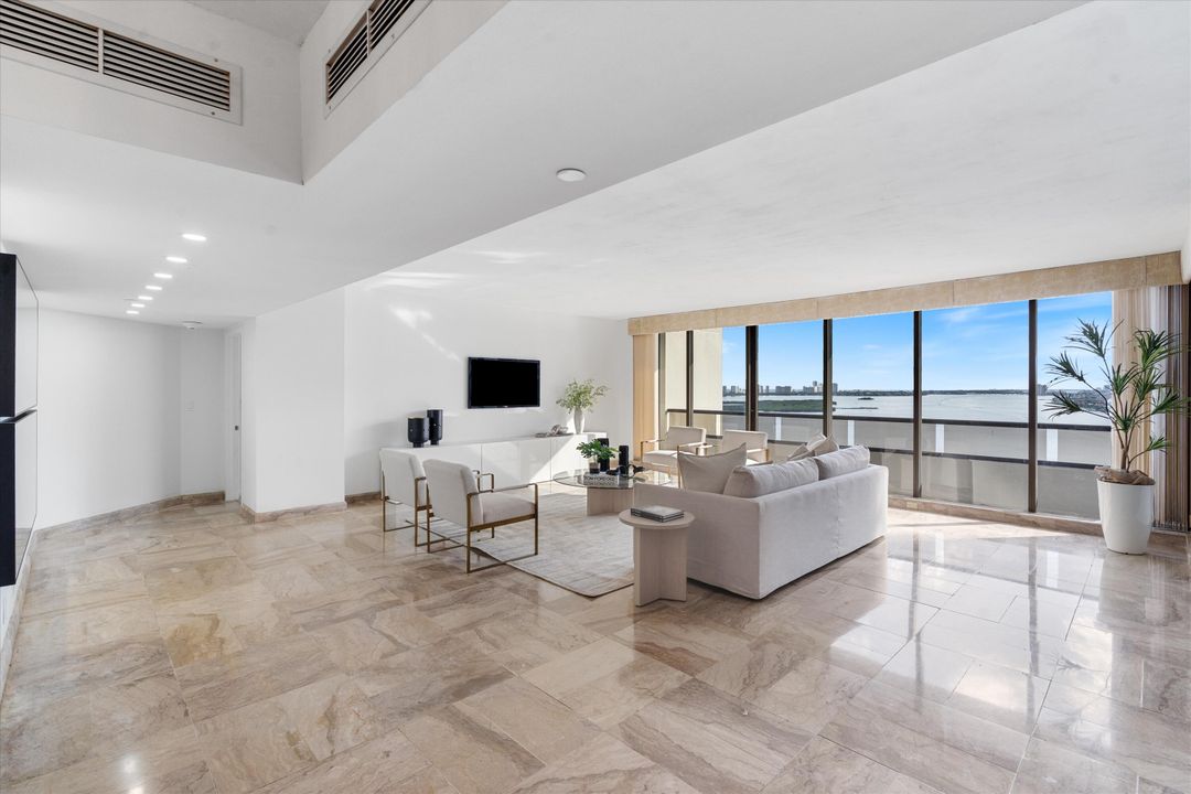 出租: $6,950 (2 贝兹, 2 浴室, 2796 平方英尺)