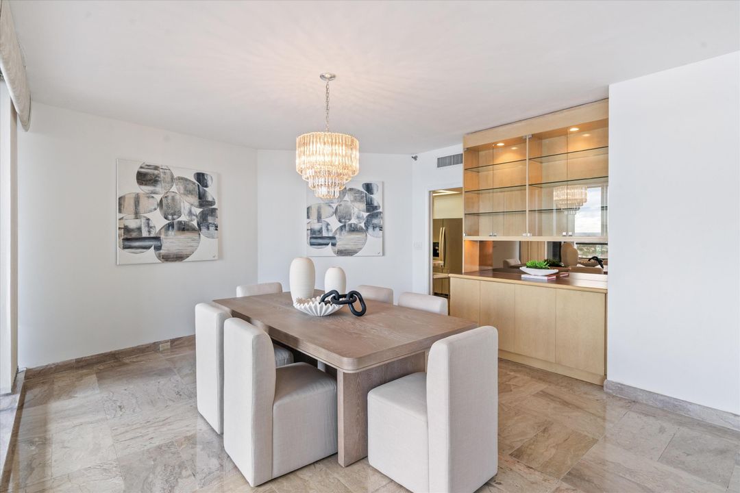 出租: $6,950 (2 贝兹, 2 浴室, 2796 平方英尺)