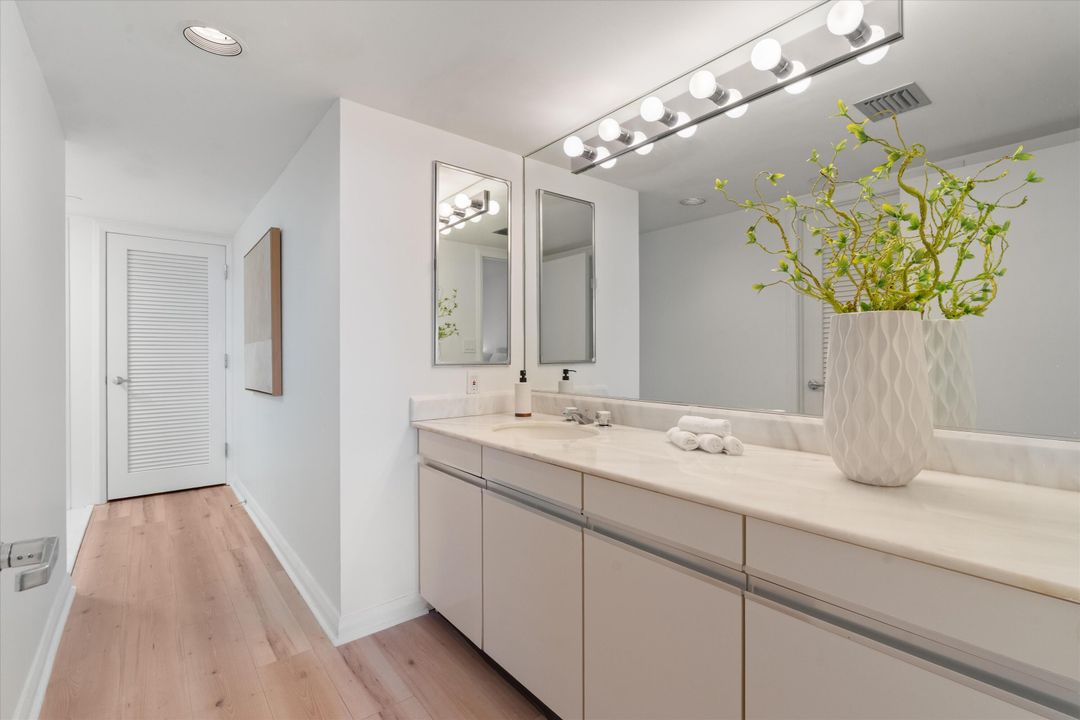 出租: $6,950 (2 贝兹, 2 浴室, 2796 平方英尺)