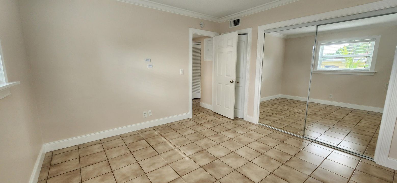 For Rent: $2,200 (2 beds, 1 baths, 950 Square Feet)