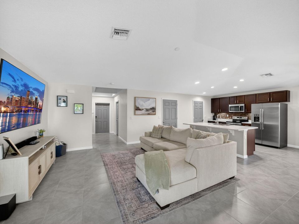 На продажу: $442,500 (4 спален, 2 ванн, 1820 Квадратных фут)