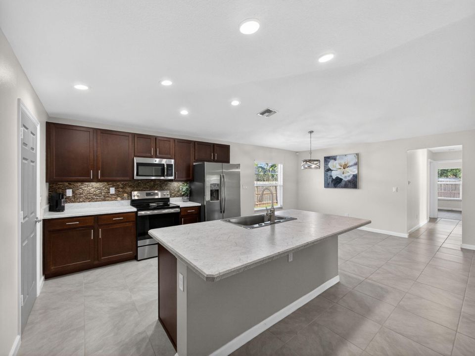 На продажу: $442,500 (4 спален, 2 ванн, 1820 Квадратных фут)