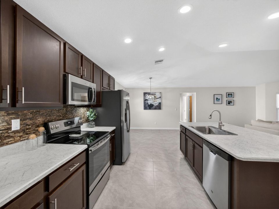 На продажу: $442,500 (4 спален, 2 ванн, 1820 Квадратных фут)