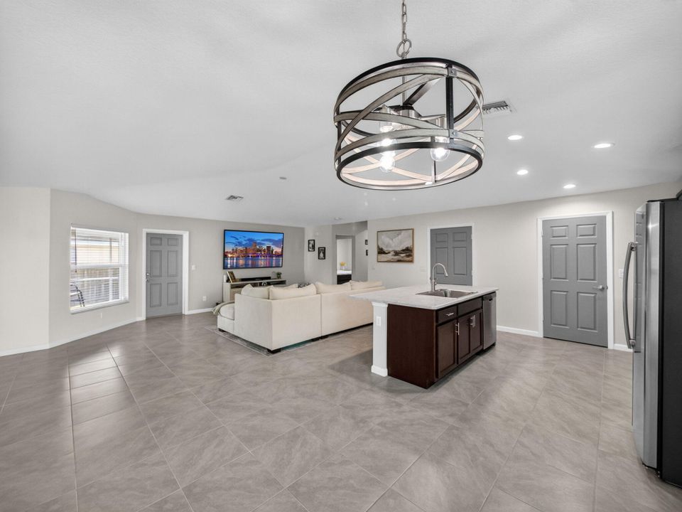 На продажу: $442,500 (4 спален, 2 ванн, 1820 Квадратных фут)