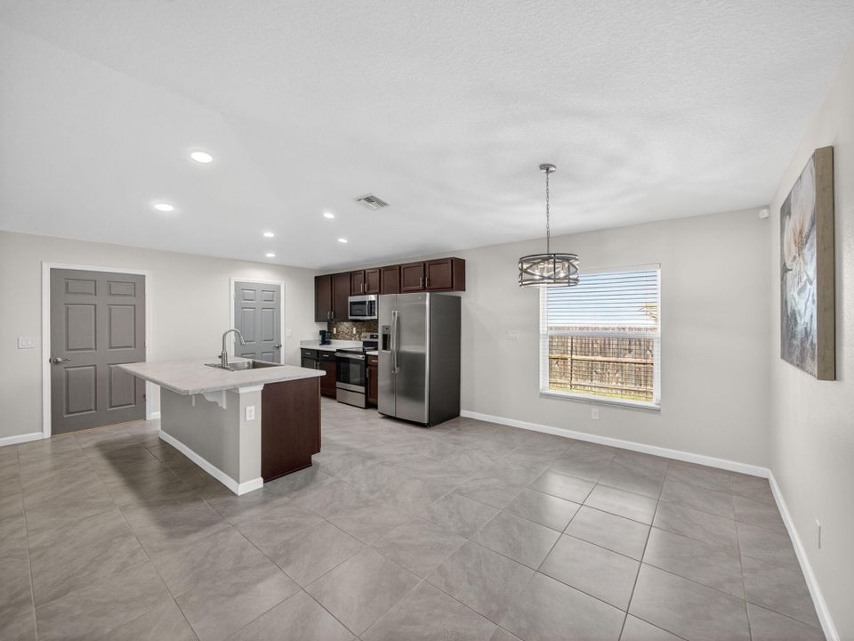 На продажу: $442,500 (4 спален, 2 ванн, 1820 Квадратных фут)