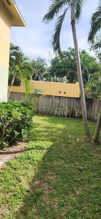 For Rent: $2,200 (2 beds, 1 baths, 950 Square Feet)