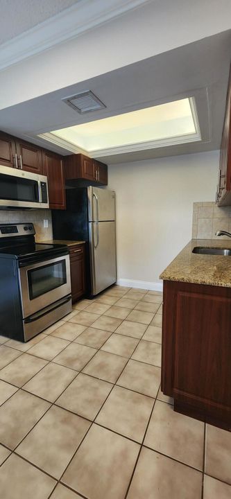 For Rent: $2,200 (2 beds, 1 baths, 950 Square Feet)