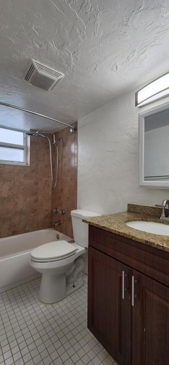 For Rent: $2,200 (2 beds, 1 baths, 950 Square Feet)