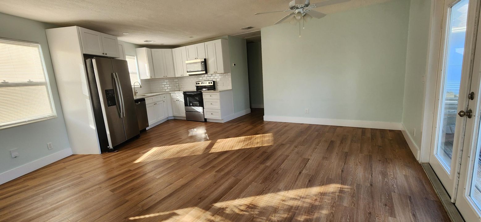 出租: $2,400 (2 贝兹, 1 浴室, 1000 平方英尺)