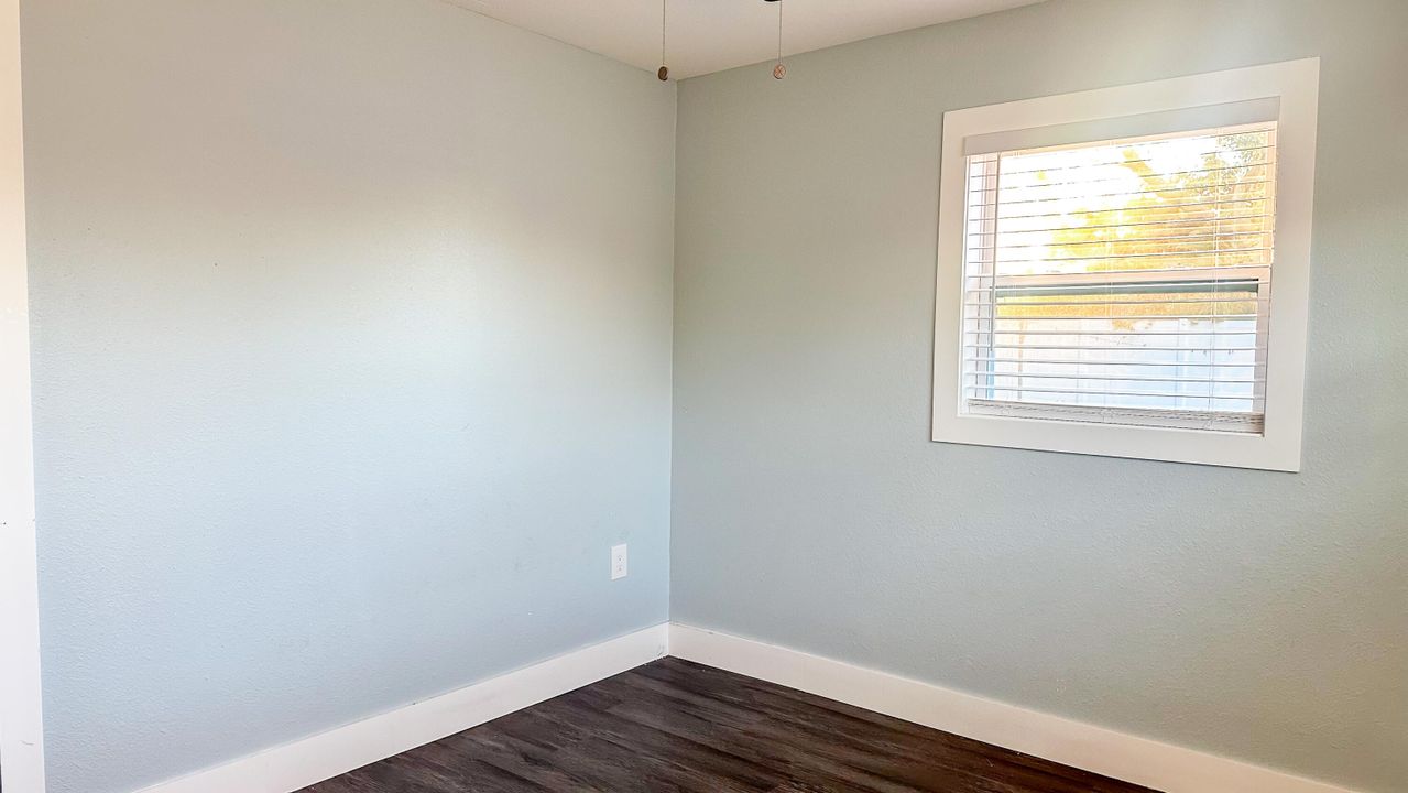 出租: $1,650 (2 贝兹, 1 浴室, 1300 平方英尺)