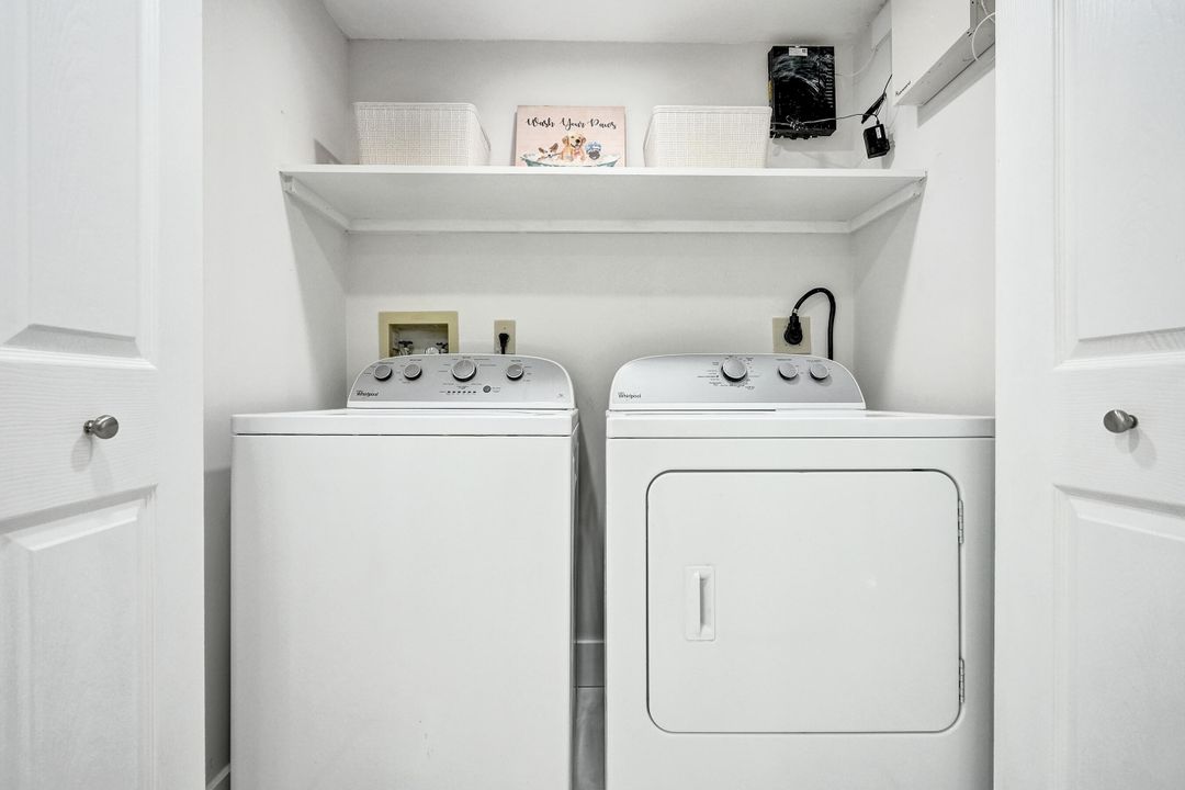 На продажу: $399,000 (2 спален, 2 ванн, 1392 Квадратных фут)