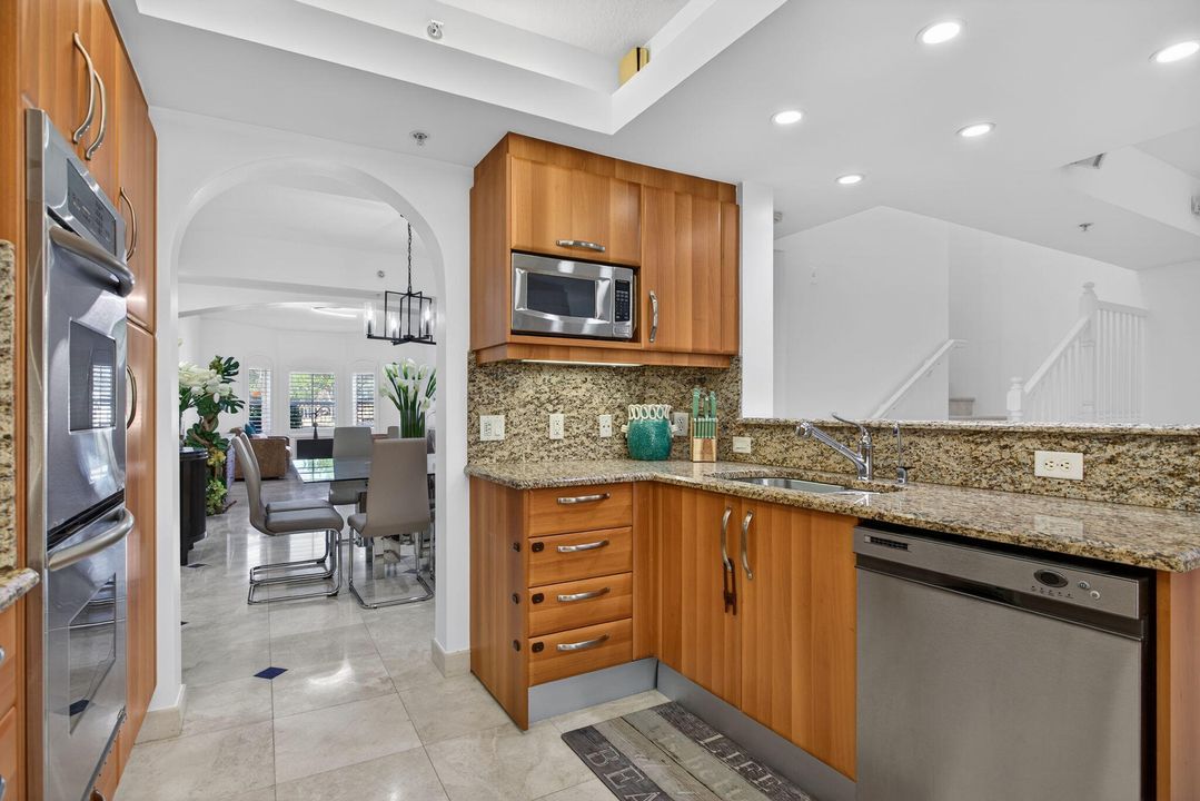 For Sale: $1,049,000 (3 beds, 3 baths, 2327 Square Feet)