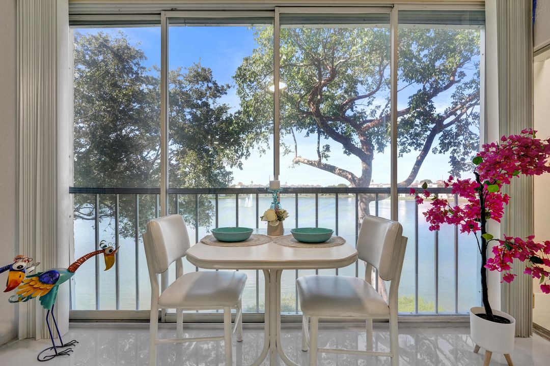 На продажу: $399,000 (2 спален, 2 ванн, 1392 Квадратных фут)