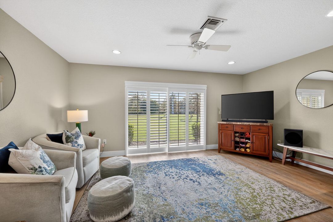 На продажу: $255,000 (2 спален, 2 ванн, 1224 Квадратных фут)