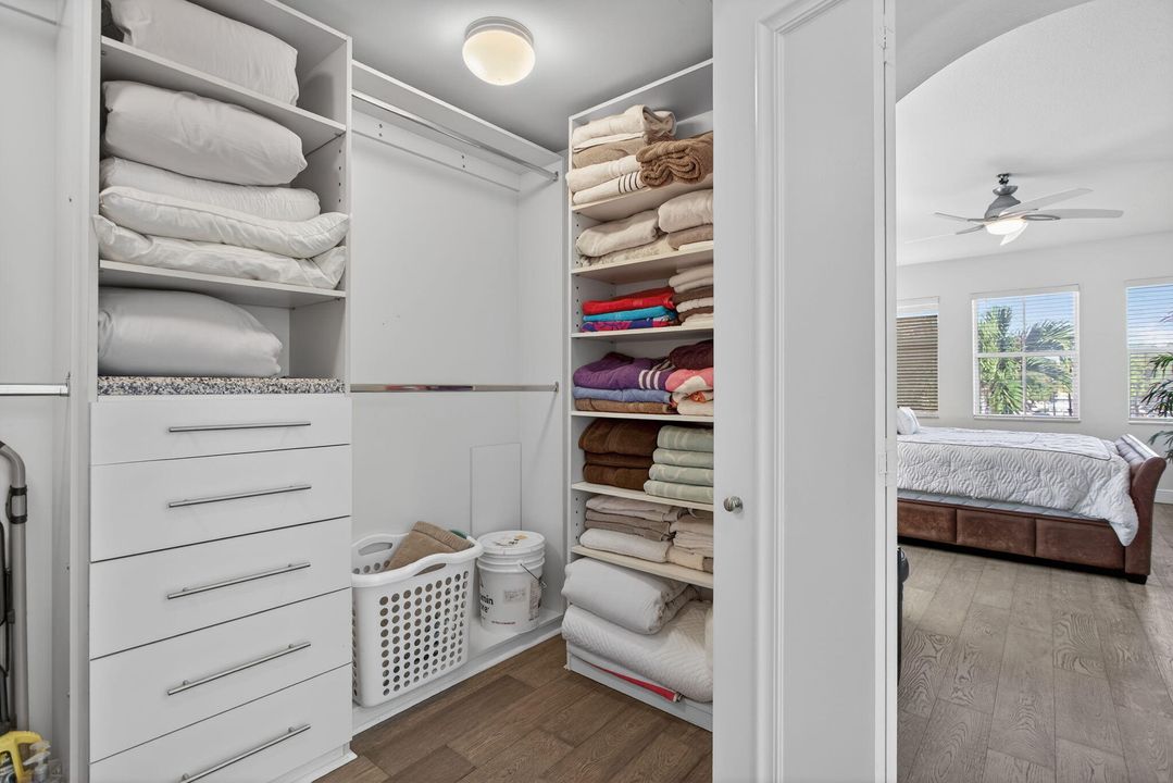 For Sale: $1,049,000 (3 beds, 3 baths, 2327 Square Feet)