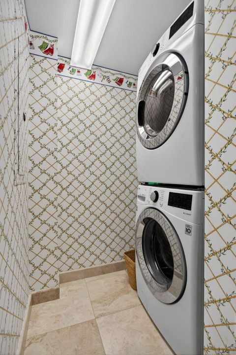 For Sale: $1,049,000 (3 beds, 3 baths, 2327 Square Feet)