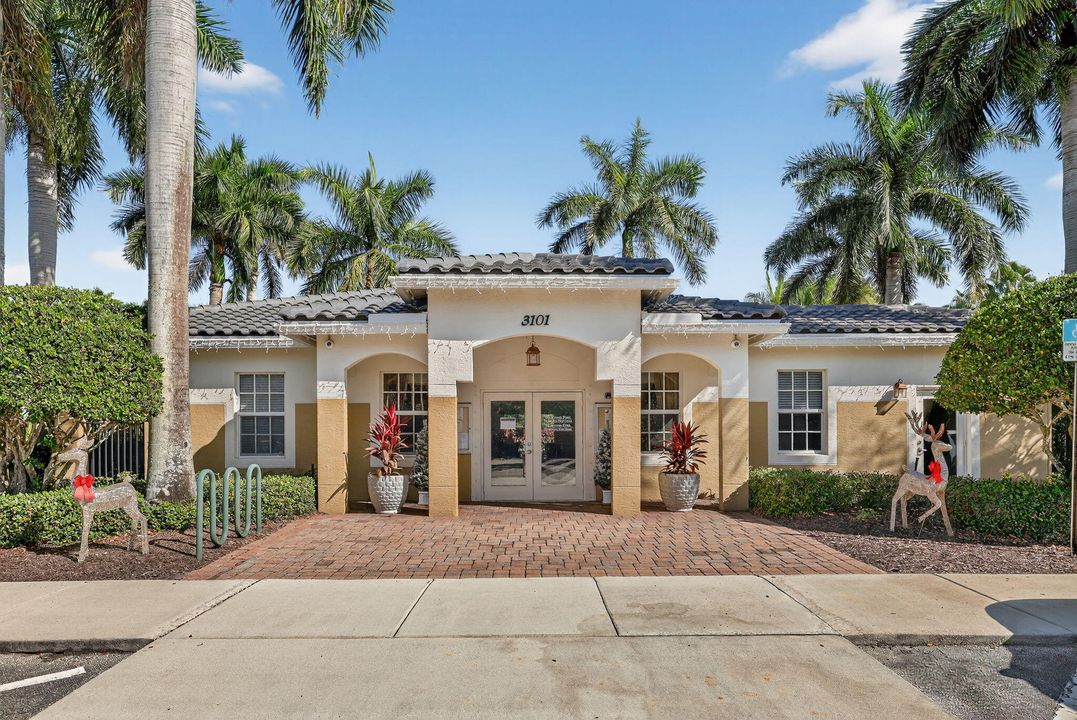 На продажу: $255,000 (2 спален, 2 ванн, 1224 Квадратных фут)