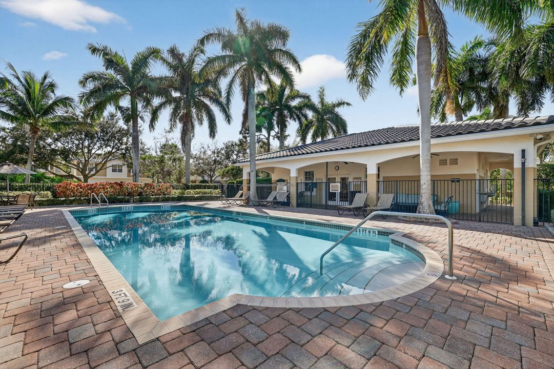 На продажу: $255,000 (2 спален, 2 ванн, 1224 Квадратных фут)