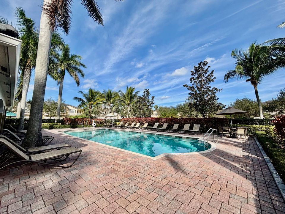 На продажу: $255,000 (2 спален, 2 ванн, 1224 Квадратных фут)