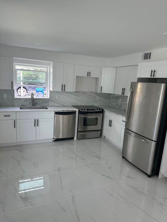 For Rent: $2,300 (2 beds, 2 baths, 1100 Square Feet)