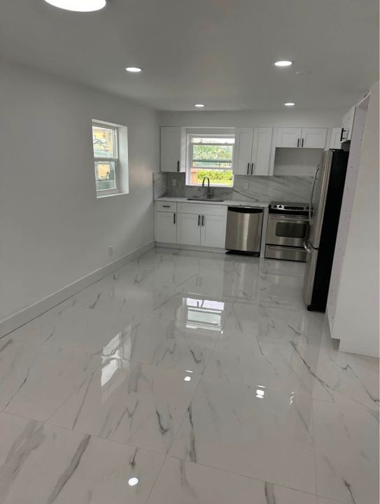 For Rent: $2,300 (2 beds, 2 baths, 1100 Square Feet)