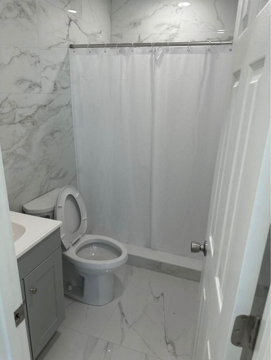 For Rent: $2,300 (2 beds, 2 baths, 1100 Square Feet)