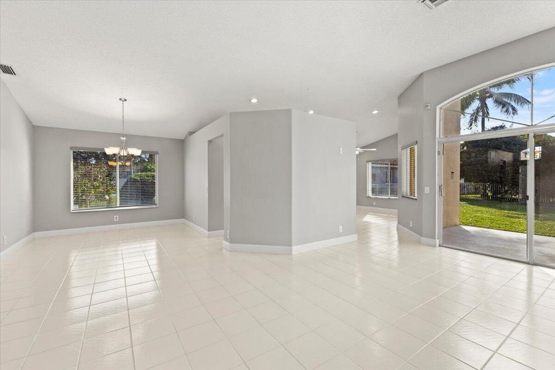 Под контрактом: $3,495 (3 спален, 2 ванн, 1678 Квадратных фут)