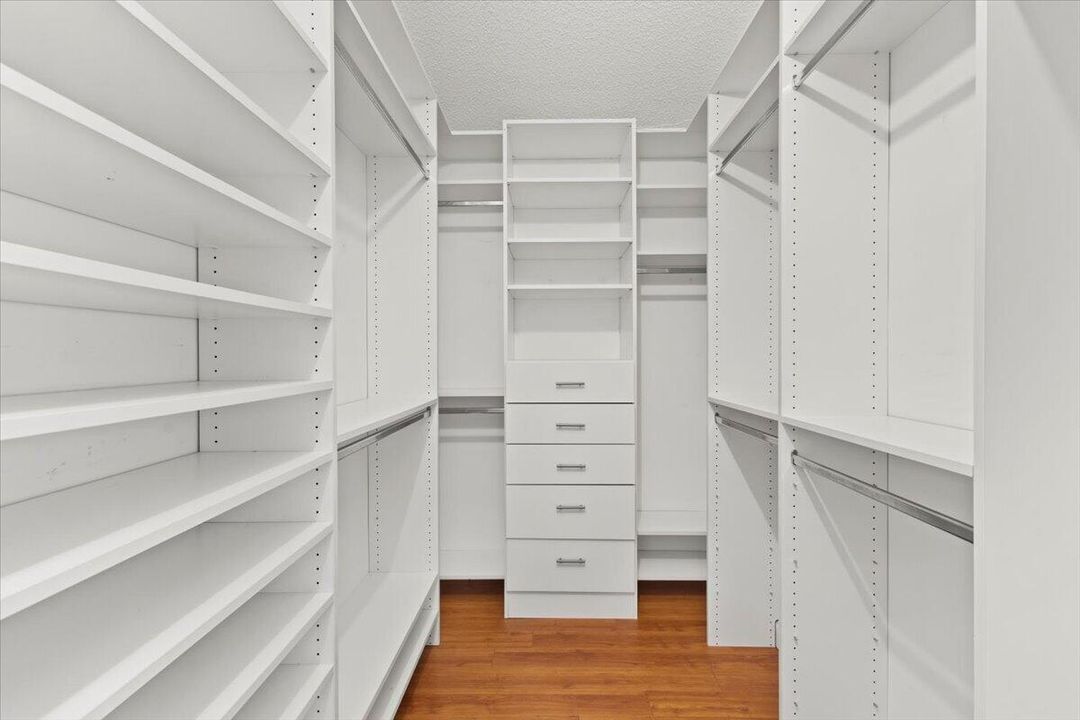 Под контрактом: $3,495 (3 спален, 2 ванн, 1678 Квадратных фут)