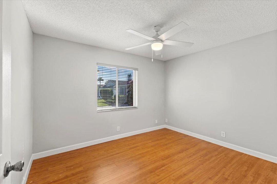 Под контрактом: $3,495 (3 спален, 2 ванн, 1678 Квадратных фут)