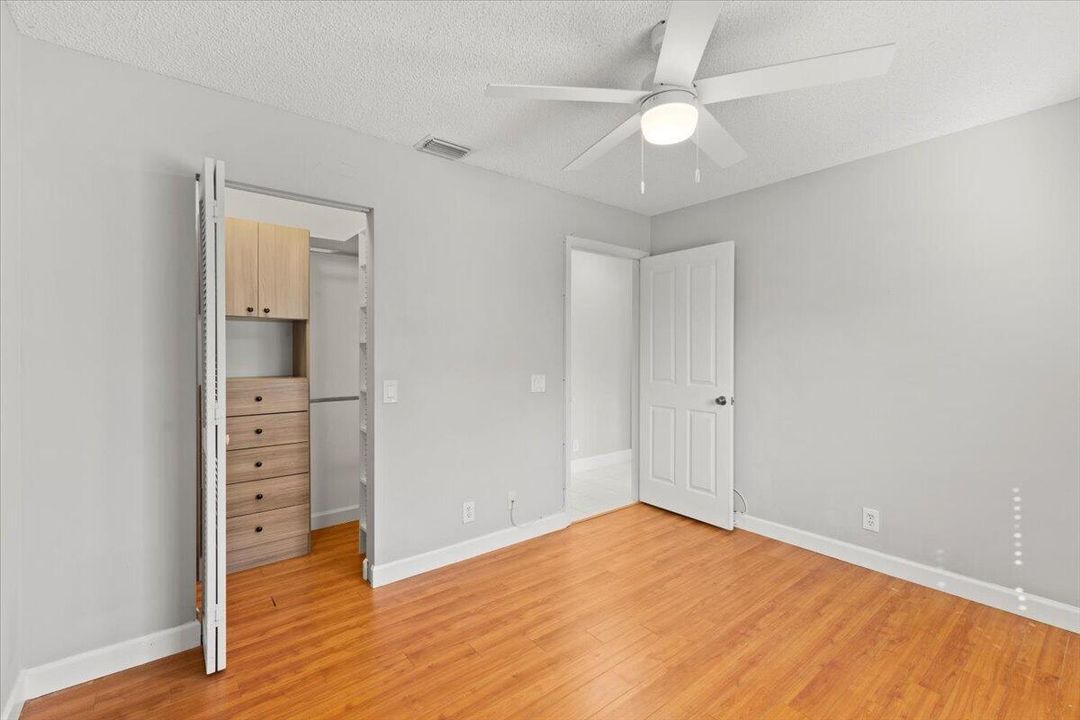 Под контрактом: $3,495 (3 спален, 2 ванн, 1678 Квадратных фут)