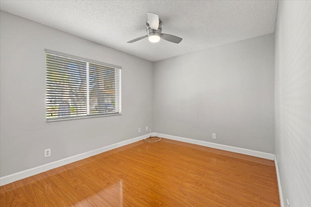 Под контрактом: $3,495 (3 спален, 2 ванн, 1678 Квадратных фут)