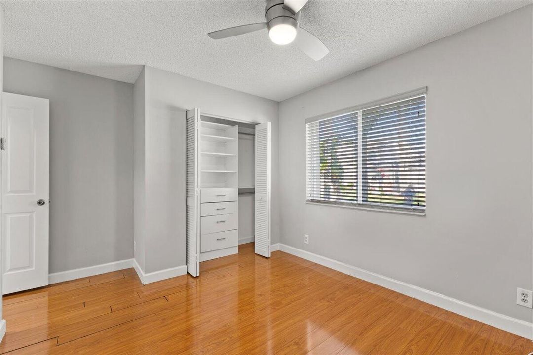 Под контрактом: $3,495 (3 спален, 2 ванн, 1678 Квадратных фут)