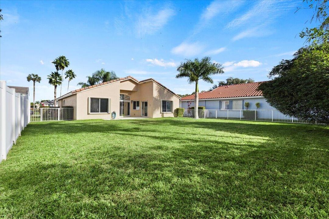 Под контрактом: $3,495 (3 спален, 2 ванн, 1678 Квадратных фут)