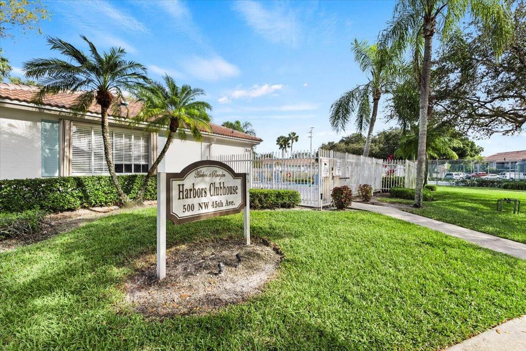 Под контрактом: $3,495 (3 спален, 2 ванн, 1678 Квадратных фут)