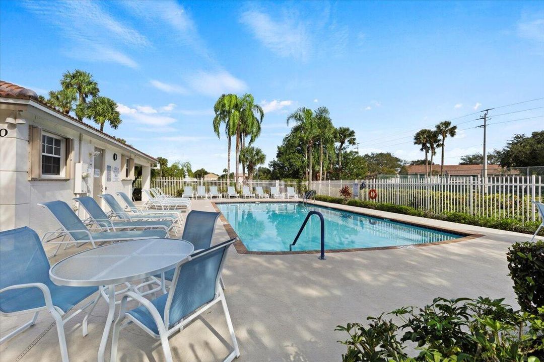 Под контрактом: $3,495 (3 спален, 2 ванн, 1678 Квадратных фут)