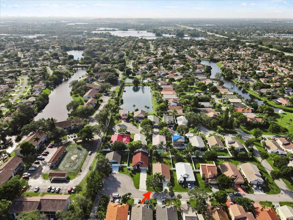 Под контрактом: $3,495 (3 спален, 2 ванн, 1678 Квадратных фут)