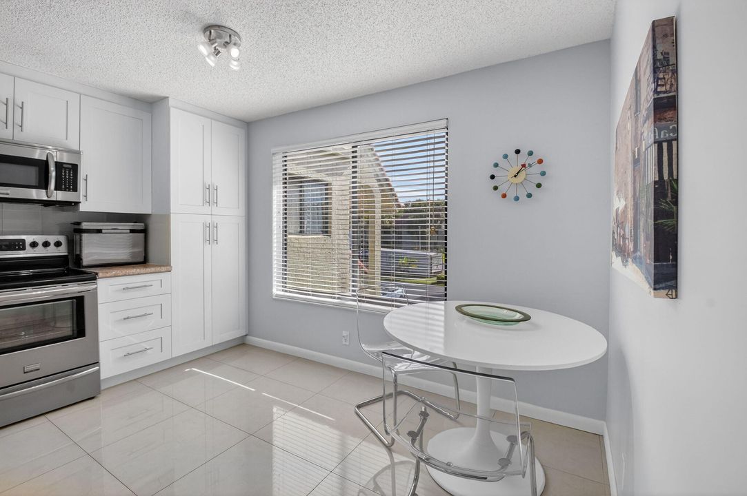 На продажу: $265,000 (2 спален, 2 ванн, 1280 Квадратных фут)