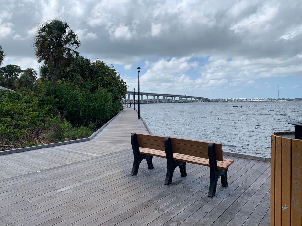 На продажу: $255,000 (2 спален, 2 ванн, 1224 Квадратных фут)