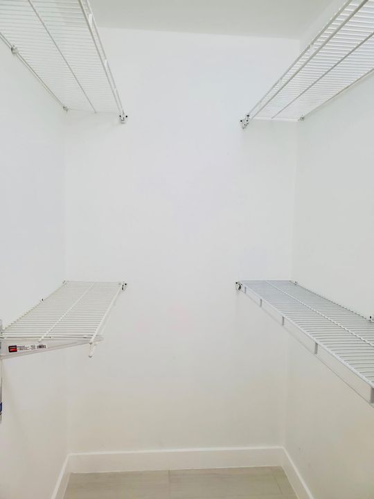 В аренду: $1,900 (2 спален, 1 ванн, 935 Квадратных фут)