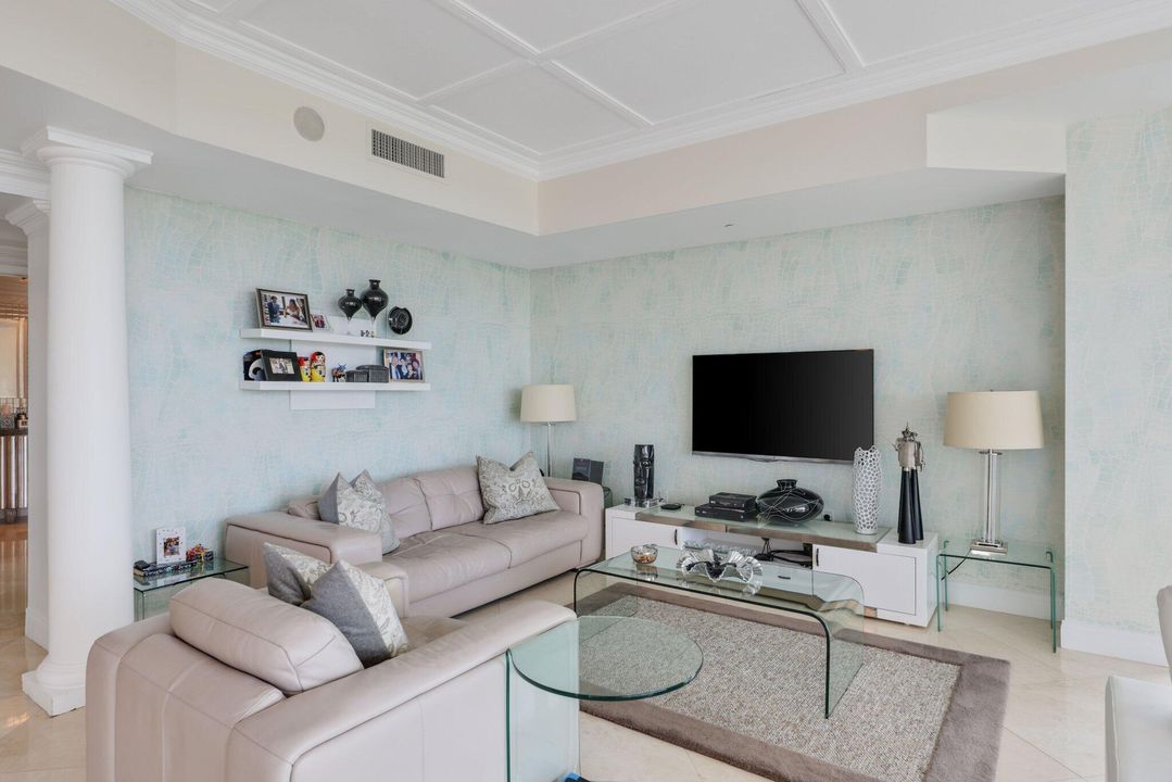 For Sale: $2,295,000 (3 beds, 3 baths, 2788 Square Feet)