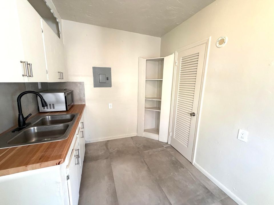 出租: $1,500 (0 贝兹, 1 浴室, 324 平方英尺)