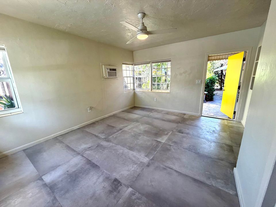 出租: $1,500 (0 贝兹, 1 浴室, 324 平方英尺)