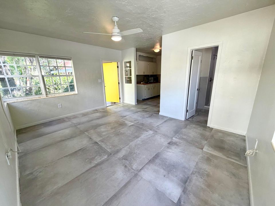 出租: $1,500 (0 贝兹, 1 浴室, 324 平方英尺)