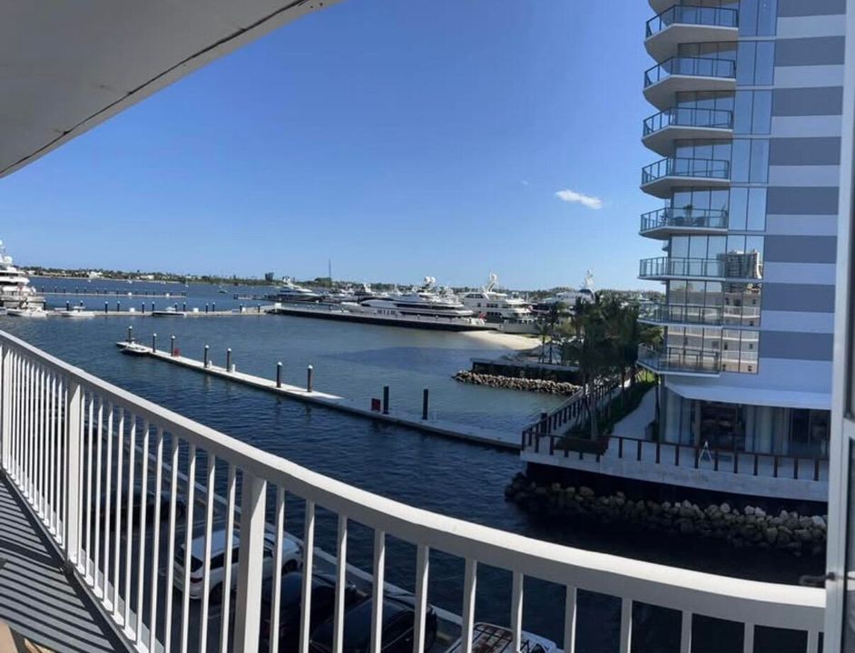 出租: $2,275 (2 贝兹, 1 浴室, 900 平方英尺)