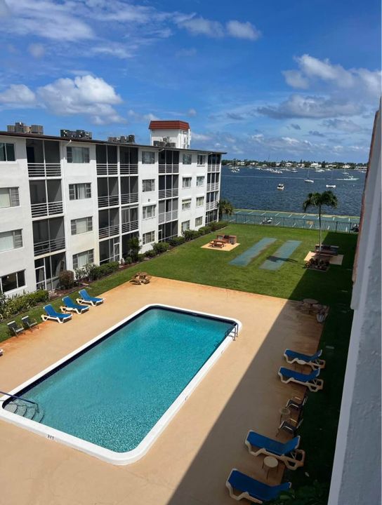 出租: $2,275 (2 贝兹, 1 浴室, 900 平方英尺)