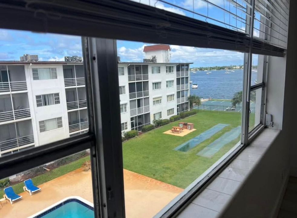 出租: $2,275 (2 贝兹, 1 浴室, 900 平方英尺)